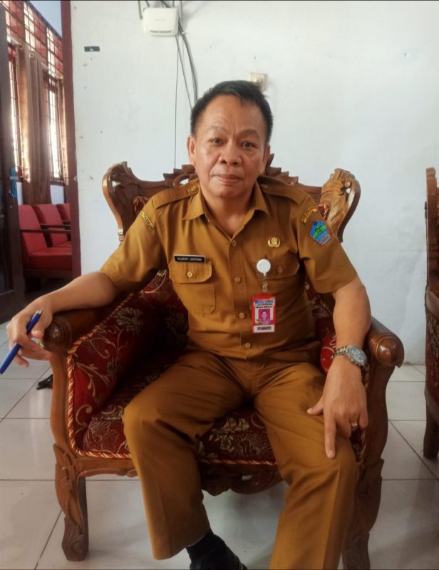 SMP Negeri 1 Airmadidi Sukses Implementasikan Program Makanan Gratis: Inisiatif Kepala Sekolah Tingkatkan Gizi dan Semangat Belajar Siswa